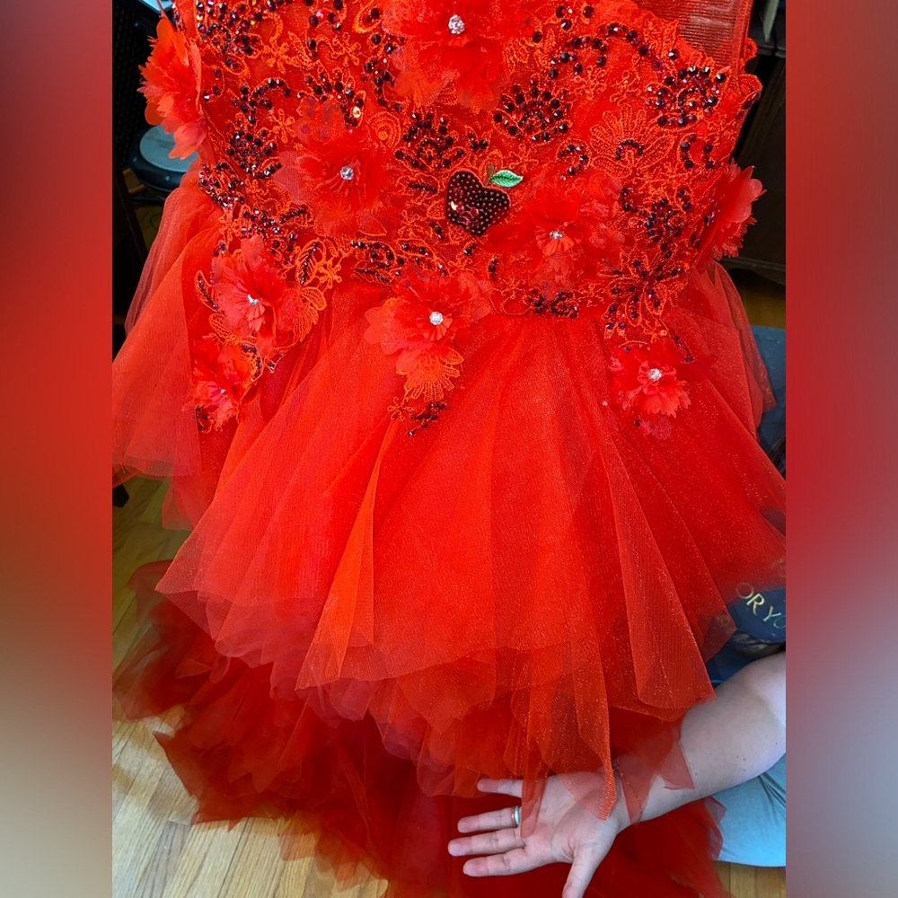 Red Apple Fun Fashion / OOC